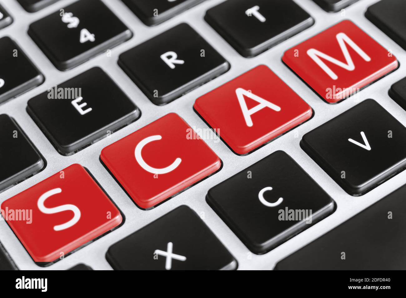 Internet e on-line frodi e truffe concetto. Scam Word sulla tastiera del computer. Foto Stock