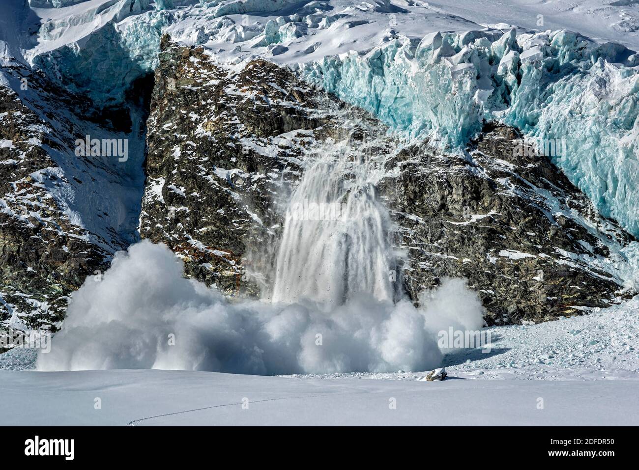 Valanga nel ghiacciaio di Allalin Svizzera Foto Stock