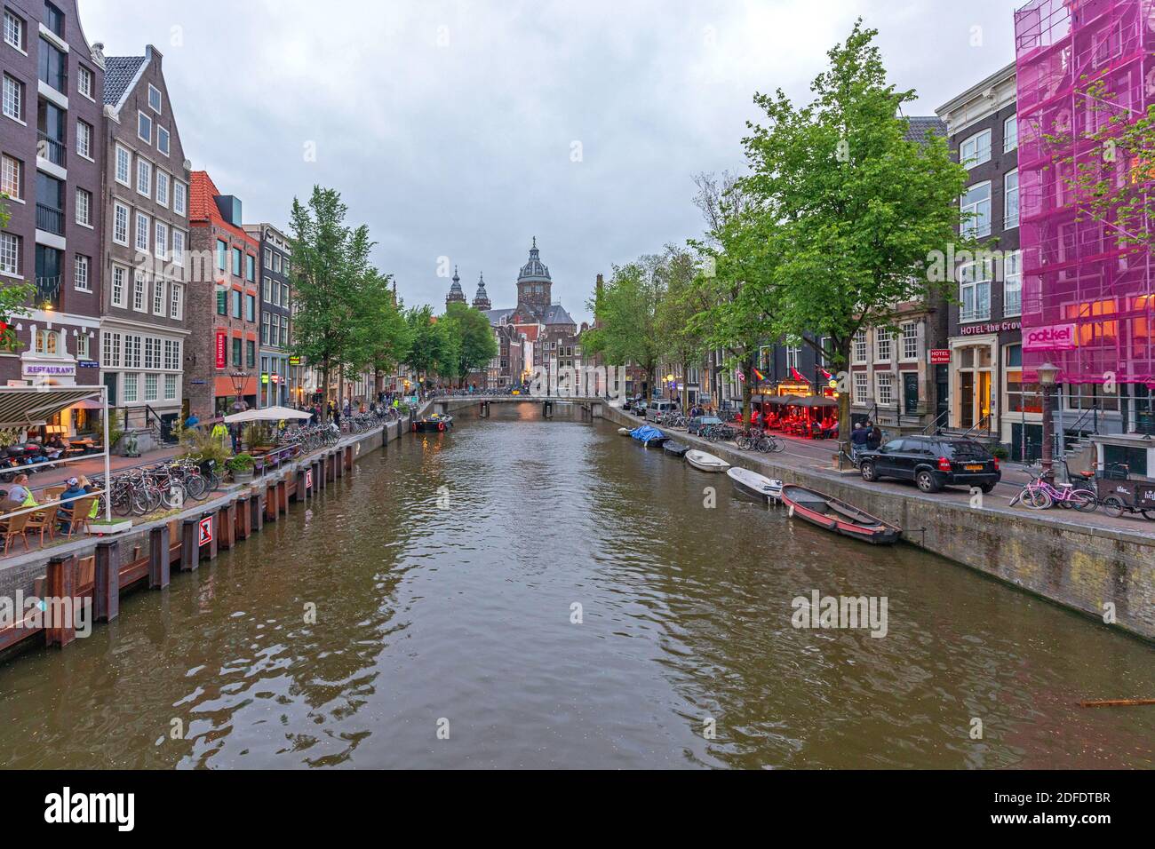 Amsterdam, Paesi Bassi - 18 maggio 2018: Famosa attrazione turistica del quartiere a luci rosse ad Amsterdam, Olanda. Foto Stock
