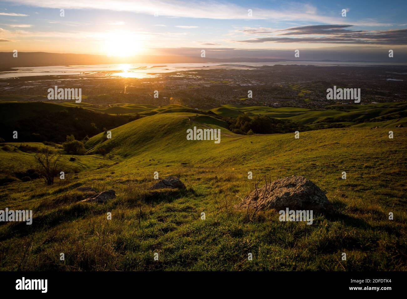 Tramonto sulla Baia di San Francisco, preso dalla Mission Peak Reserve Foto Stock