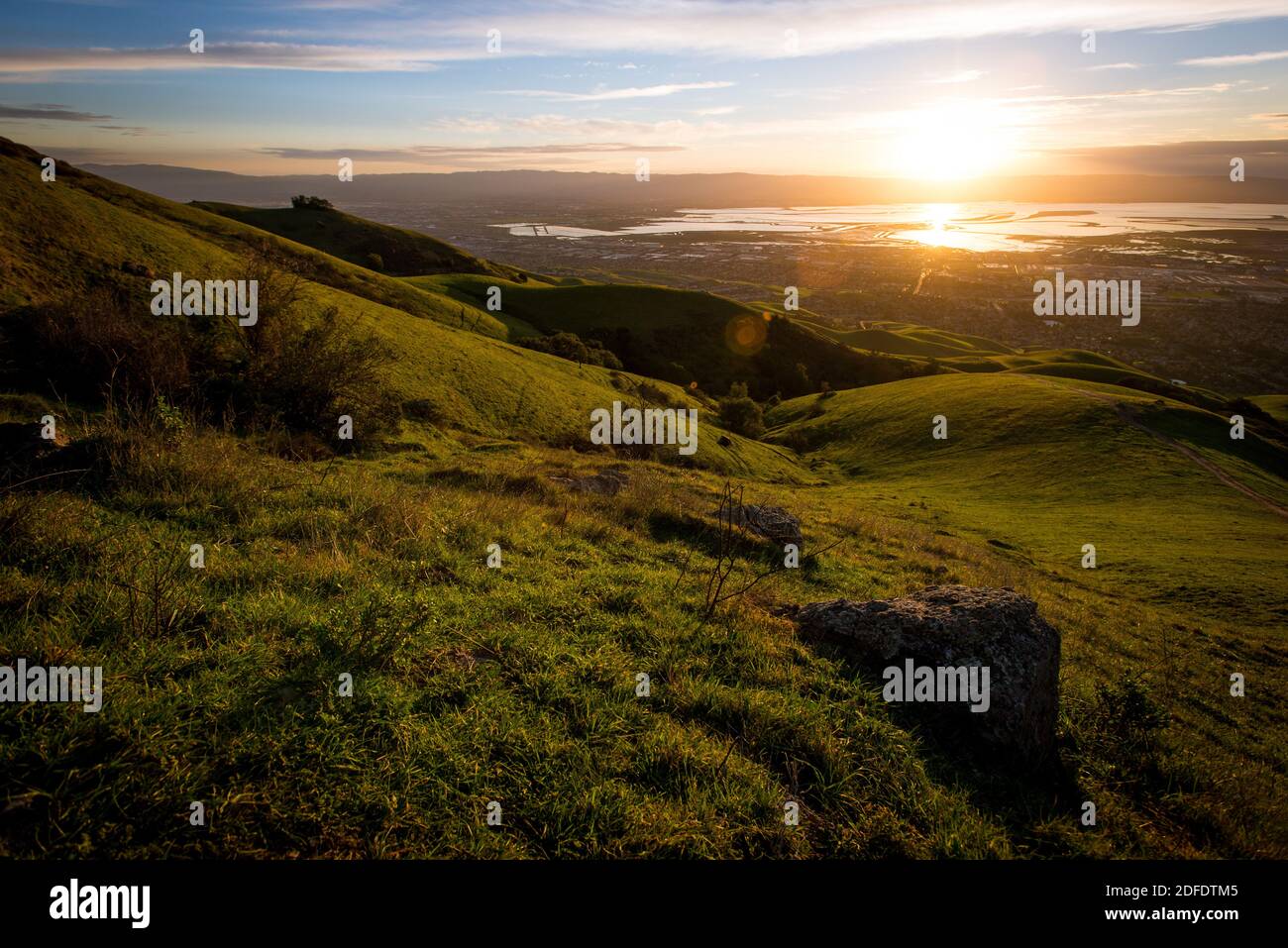 Tramonto sulla Baia di San Francisco, preso dalla Mission Peak Reserve Foto Stock