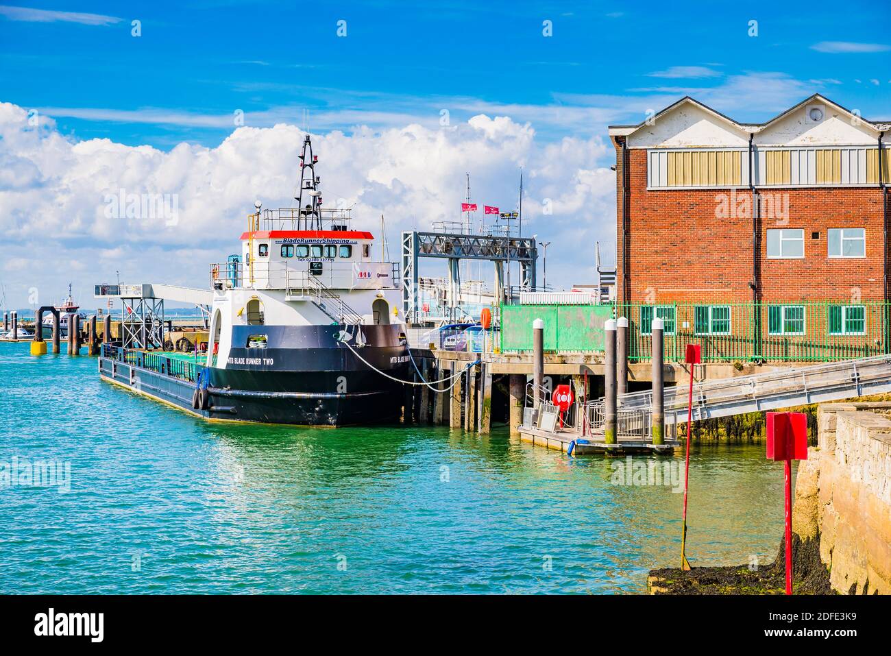 MTB Blade Runner Two alle banchine di Cowes Harbour. Cowes, Isola di Wight, Inghilterra, Regno Unito, Europa Foto Stock
