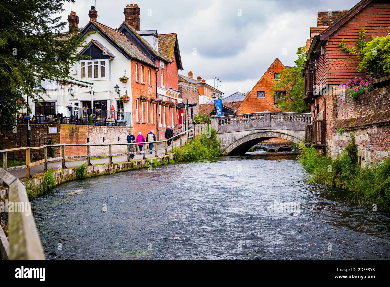 Sentiero lungo il fiume Itchen. Winchester, Hampshire, Inghilterra, Regno Unito, Europa Foto Stock