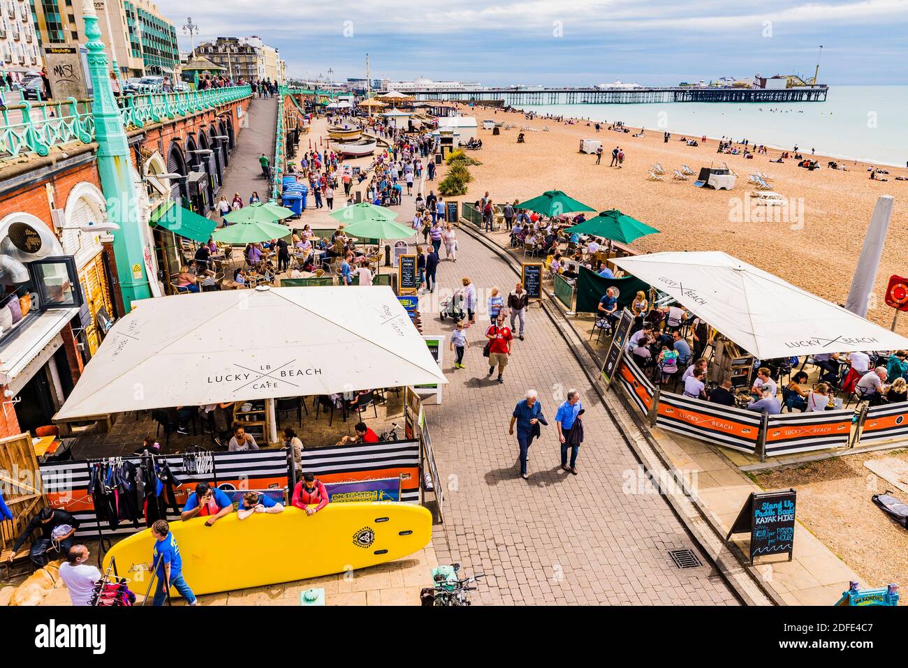 La vivace passeggiata di Brighton. Brighton, East Sussex, Inghilterra, Regno Unito, Europa Foto Stock