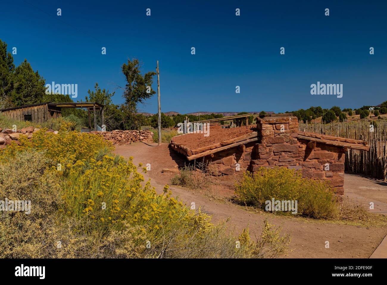 Capanna di tronchi e pietra al Pipe Spring National Monument, Arizona, USA Foto Stock