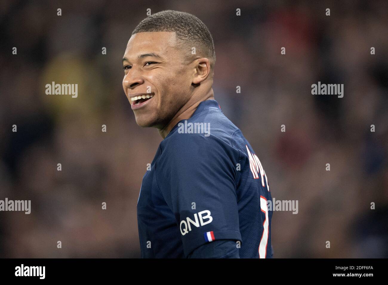 File photo datato 27 ottobre 2019 di Kylian Mbappe di Parigi Saint-Germain celebra il suo obiettivo durante la Ligue 1 partita tra Parigi Saint Germain e Olympique di Marsiglia al Parc des Princes di Parigi, Francia. Kylian Mbappe è la star mondiale della FIFA 21 di EA Sports. Questo è stato annunciato sia dal giocatore che dalla serie di videogiochi sui social media e non avrebbe dovuto sorprendere nessun appassionato di calcio, visto che il francese di 21 anni è sia uno dei migliori giocatori che uno dei più commerciabili giocatori del calcio mondiale. Foto di David Niviere/ABACAPRESS.COM Foto Stock