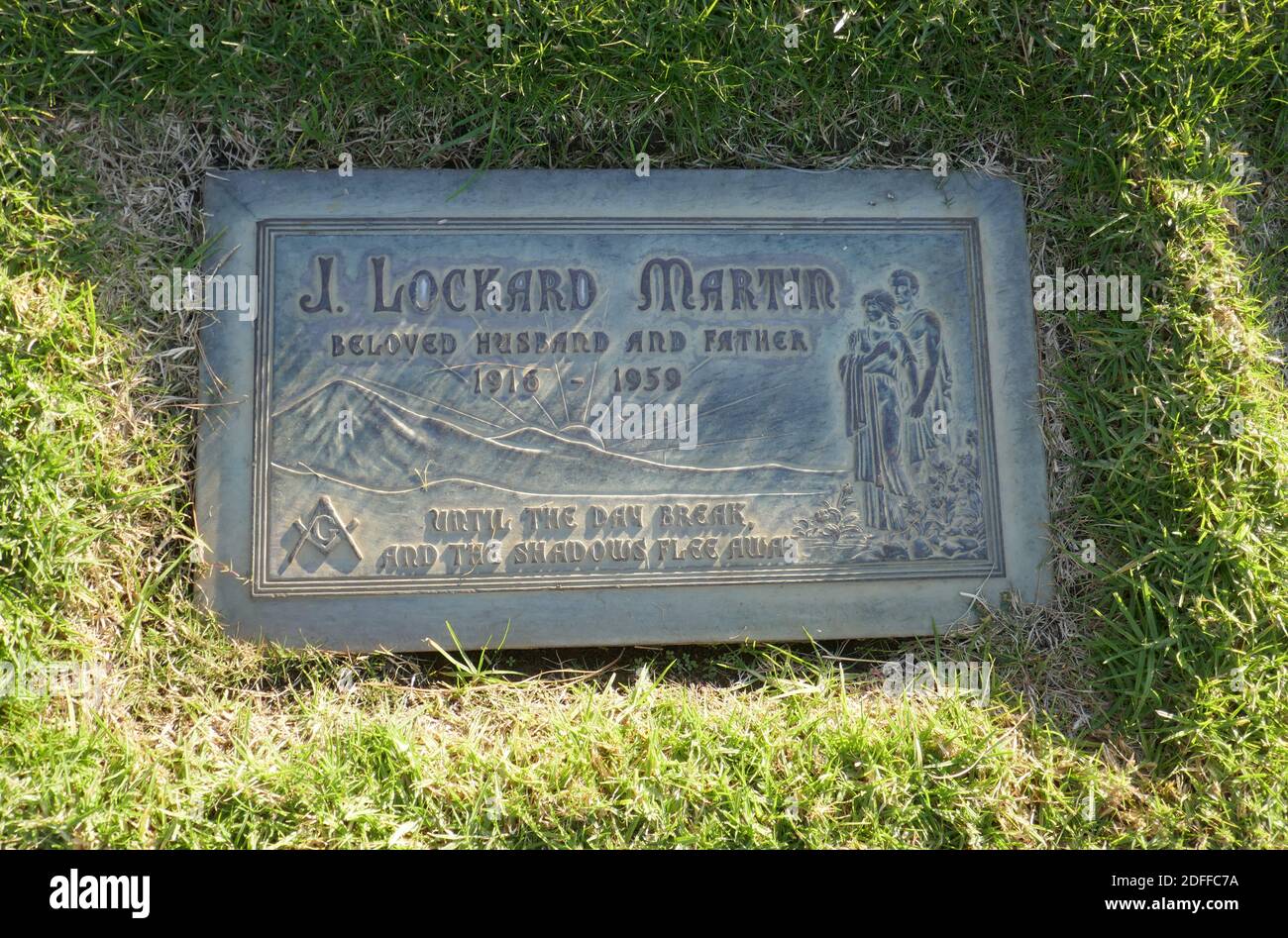Los Angeles, California, USA 3 dicembre 2020 UNA visione generale dell'atmosfera di Actor Lock Martins grave, vero nome Joseph Lockard Martin Jr. A Forest Lawn Memorial Park Hollywood Hills il 3 dicembre 2020 a Los Angeles, California, USA. Foto di Barry King/Alamy Stock foto Foto Stock