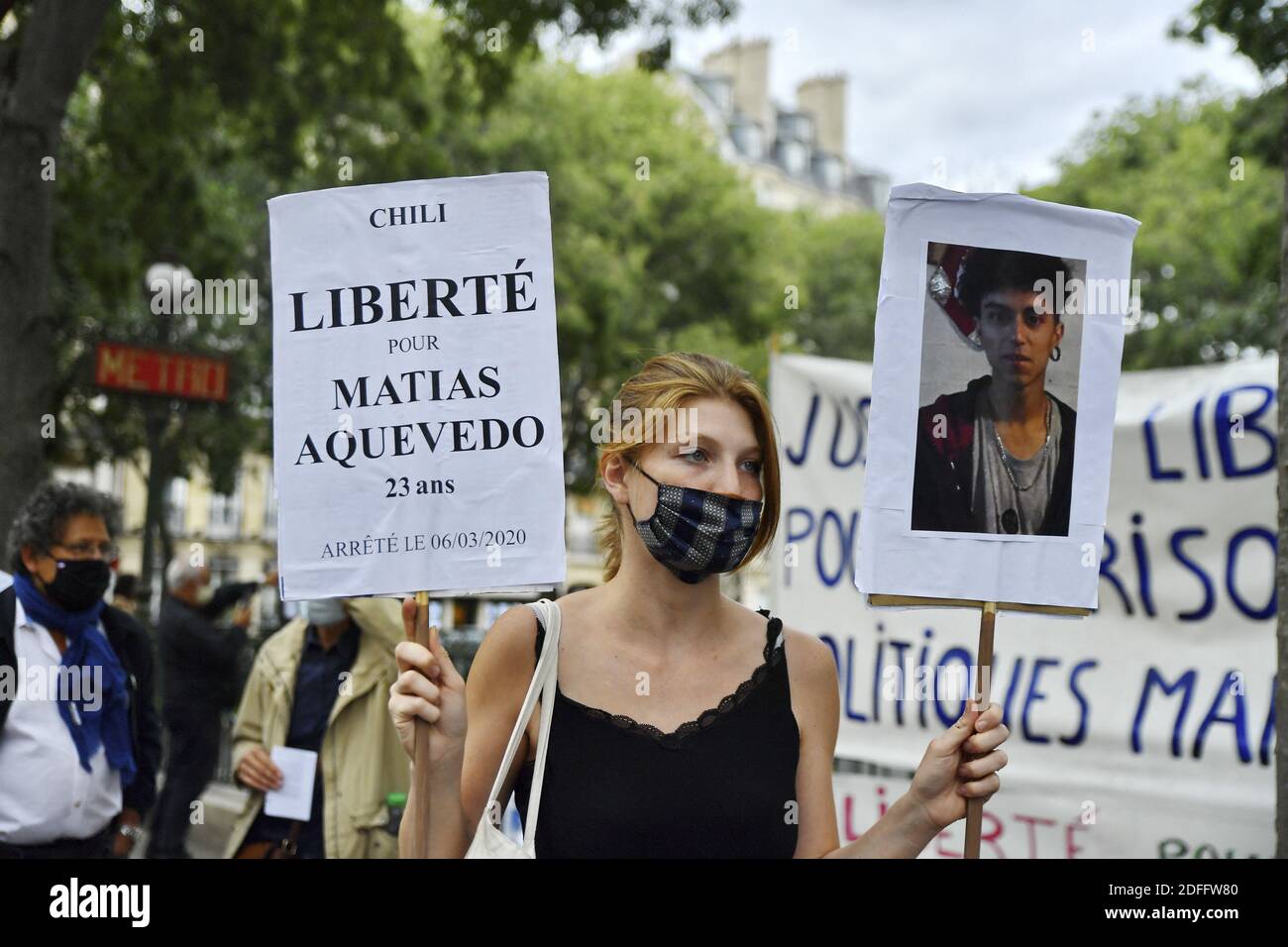 Rally a sostegno di tutti i prigionieri politici in Cile di fronte all'ambasciata cilena a Parigi, Francia, il 24 agosto 2020. Foto di Karim Ait Adjedjou/Avenir Pictures/ABACAPRESS.COM Foto Stock