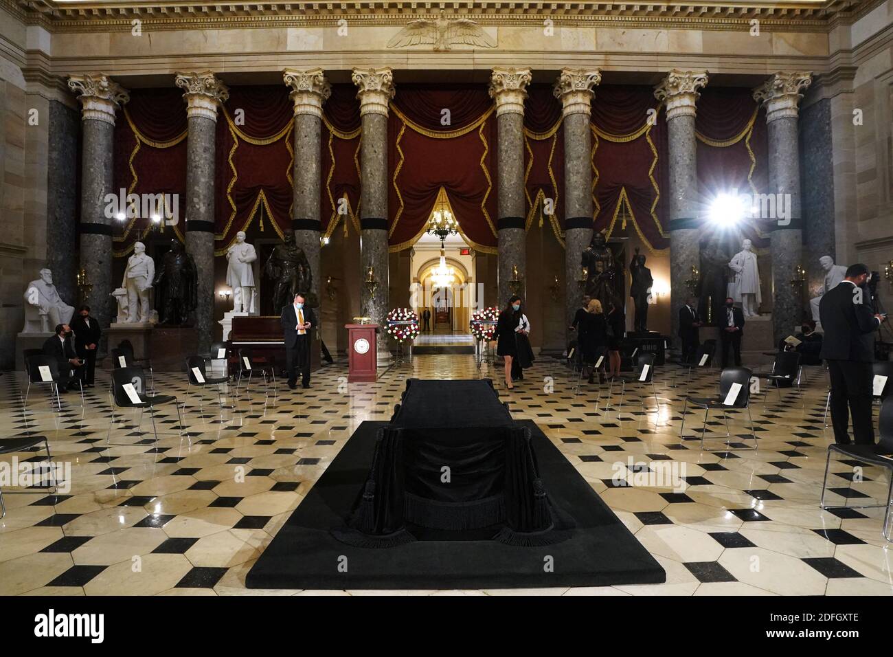 La Catafalque di Lincoln è stata istituita prima che Justice Ruth Bader Ginsburg si trovi nello stato nella Statuary Hall del Campidoglio a Washington, DC il 25 settembre 2020. Foto di Erin Schaff/piscina/ABACAPRESS.COM Foto Stock