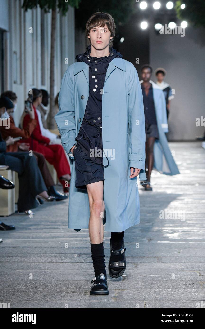 Una modella percorre la pista alla sfilata di moda Hugo Boss durante la settimana della Moda femminile di Milano il 25 settembre 2020 a Milano. Foto di Alain Gil-Gonzalez/ABACAPRESS.COM Foto Stock