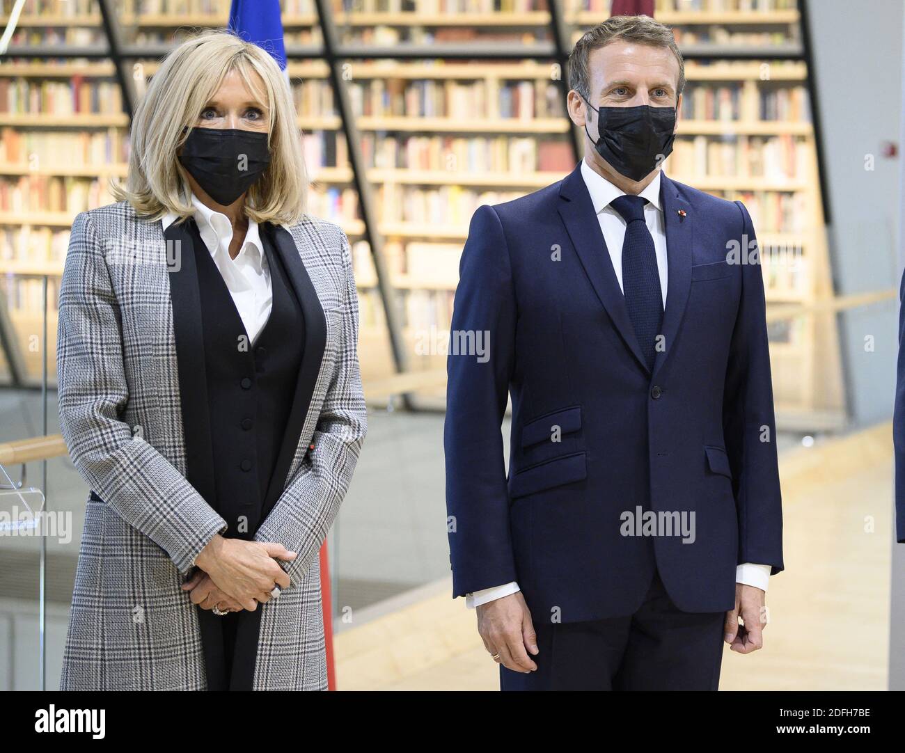 Il presidente francese Emmanuel Macron, sua moglie Brigitte Macron, il presidente lettone Egils Levits e sua moglie Andra Levite durante la loro visita alla biblioteca di riga il 30 settembre 2020, come parte della visita ufficiale di Macron in Lettonia e nella regione baltica. Foto di Eliot Blondt/ABACAPRESS.COM Foto Stock