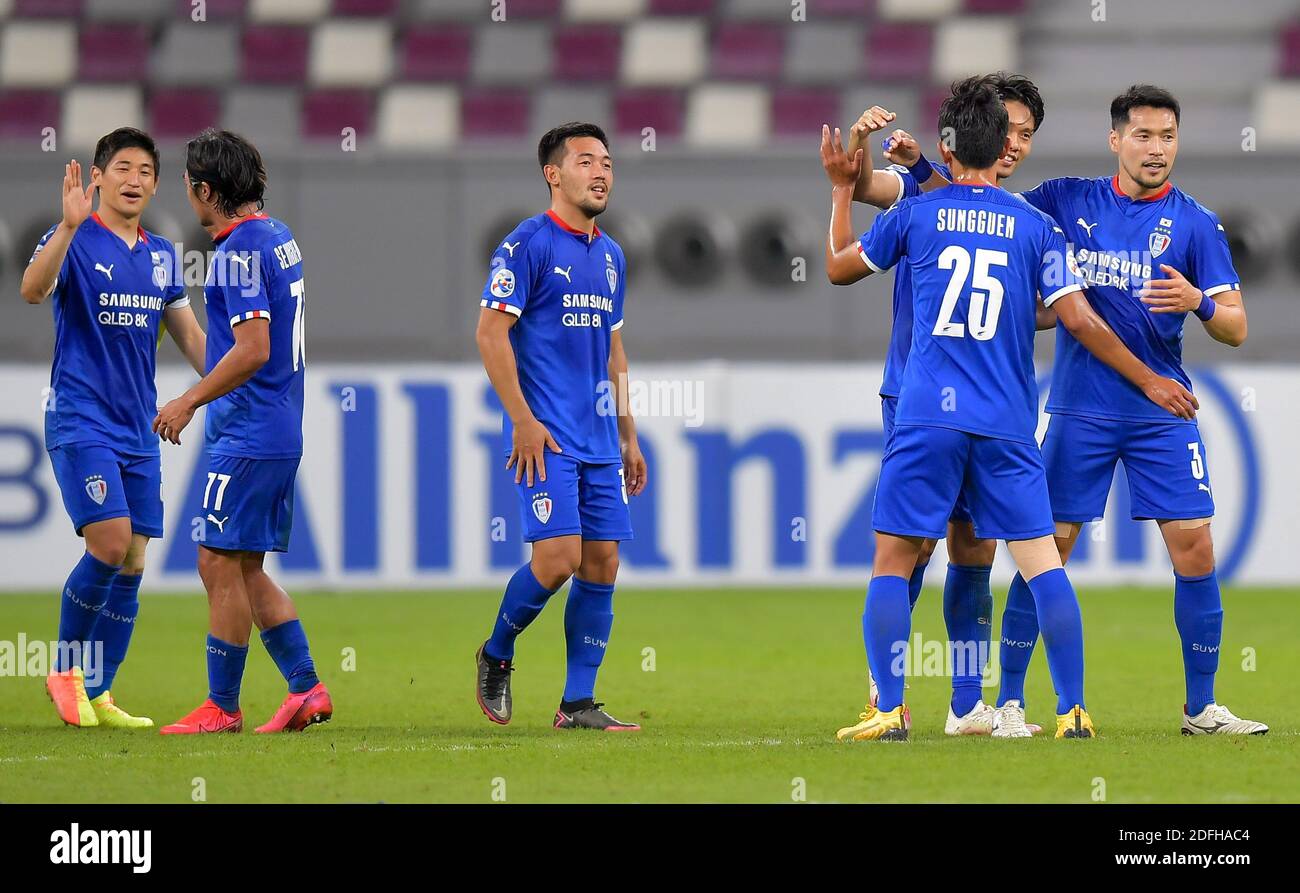 Doha, Qatar. 4 Dicembre 2020. I giocatori di Suwon Samsung Bluewings festeggiano dopo aver vinto la partita del Gruppo G tra Vissel Kobe del Giappone e Suwon Samsung Bluewings della Corea del Sud alla AFC Champions League 2020 a Doha, capitale del Qatar, il 4 dicembre 2020. Credit: Nikku/Xinhua/Alamy Live News Foto Stock