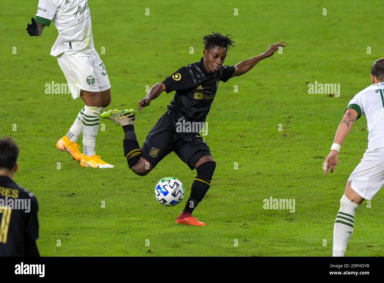 LAFC Forward Latif Benedizione (7) durante una partita di calcio MLS contro i Portland Timbers, domenica 08 novembre 2020, a Los Angeles. Il gioco si è concluso in un 1-1 Foto Stock