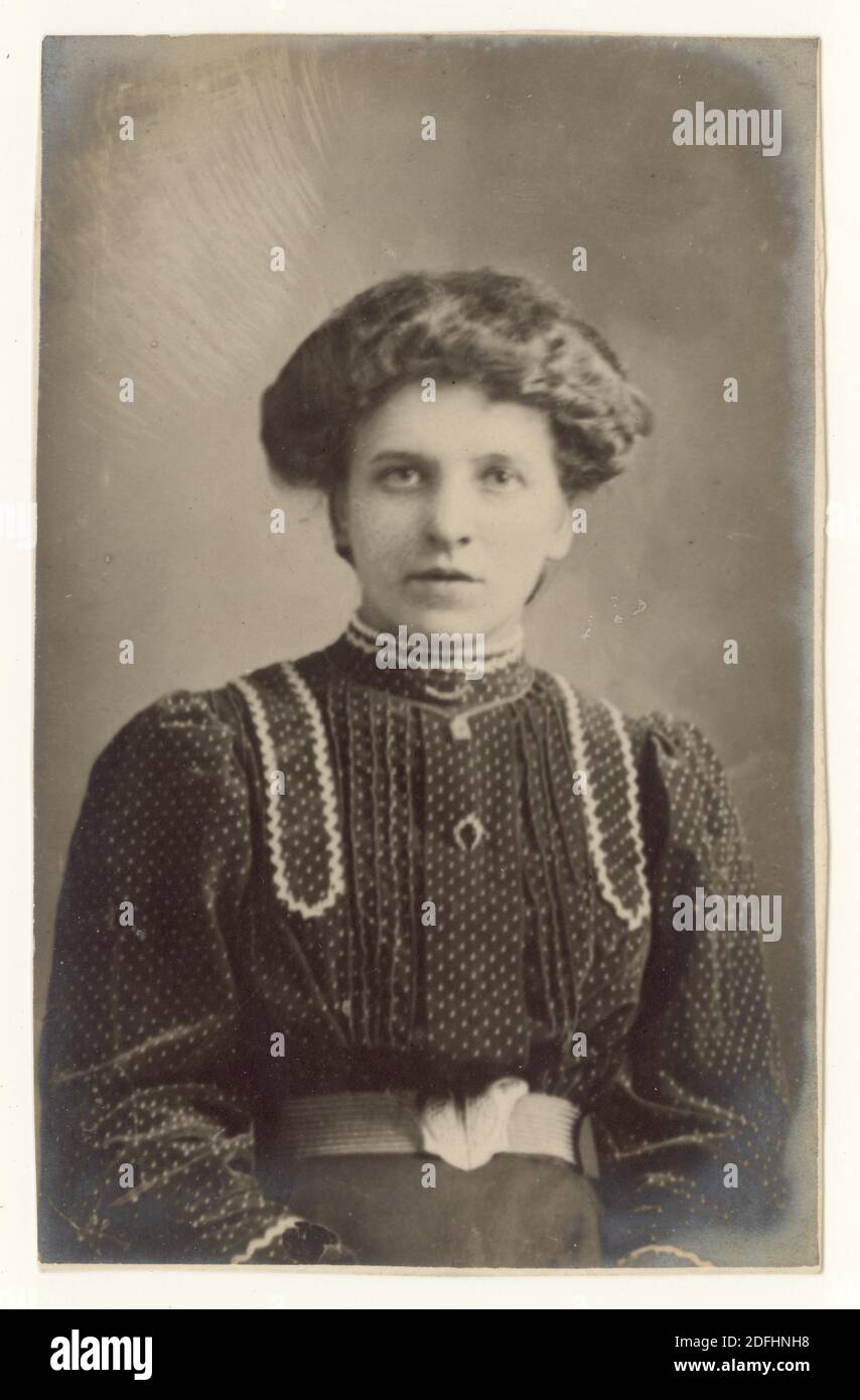 Soft Focus cartolina edoardiana di giovane donna, circa 1908, Regno Unito Foto Stock