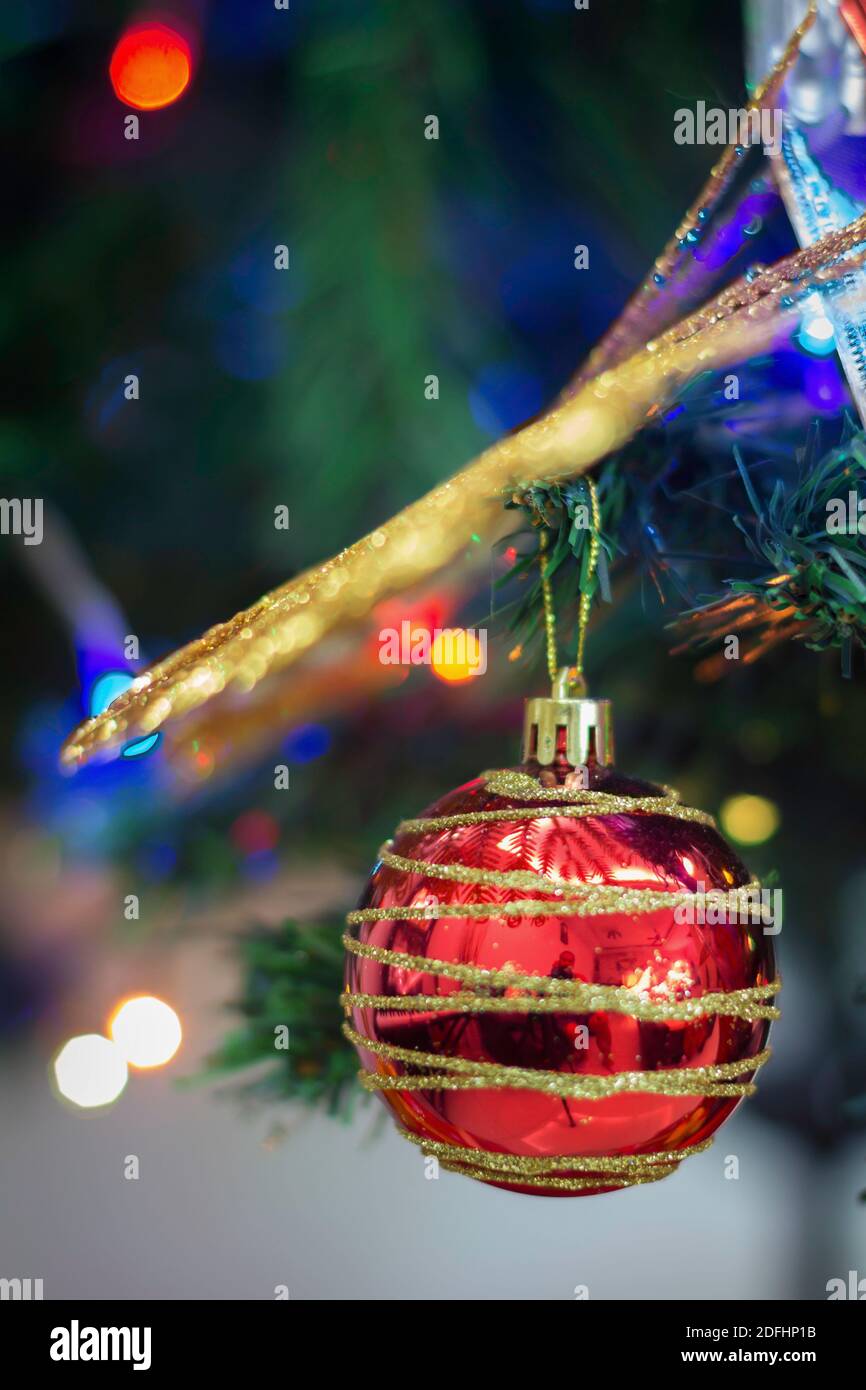 Ornamenti di Natale sul nostro albero di Natale. Foto Stock Ornamenti di Natale sul nostro albero di Natale. Foto Stock