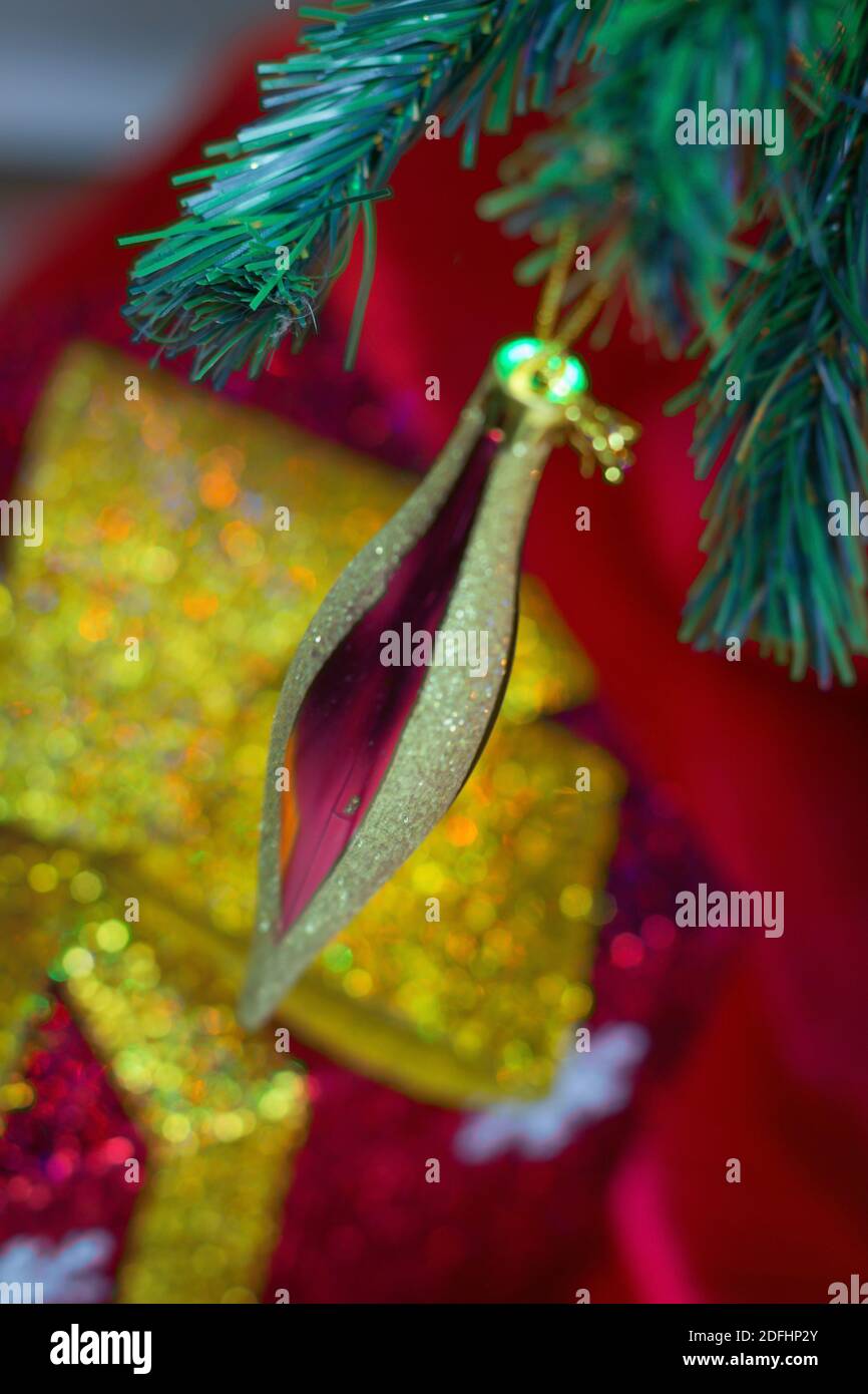 Ornamenti di Natale sul nostro albero di Natale. Foto Stock