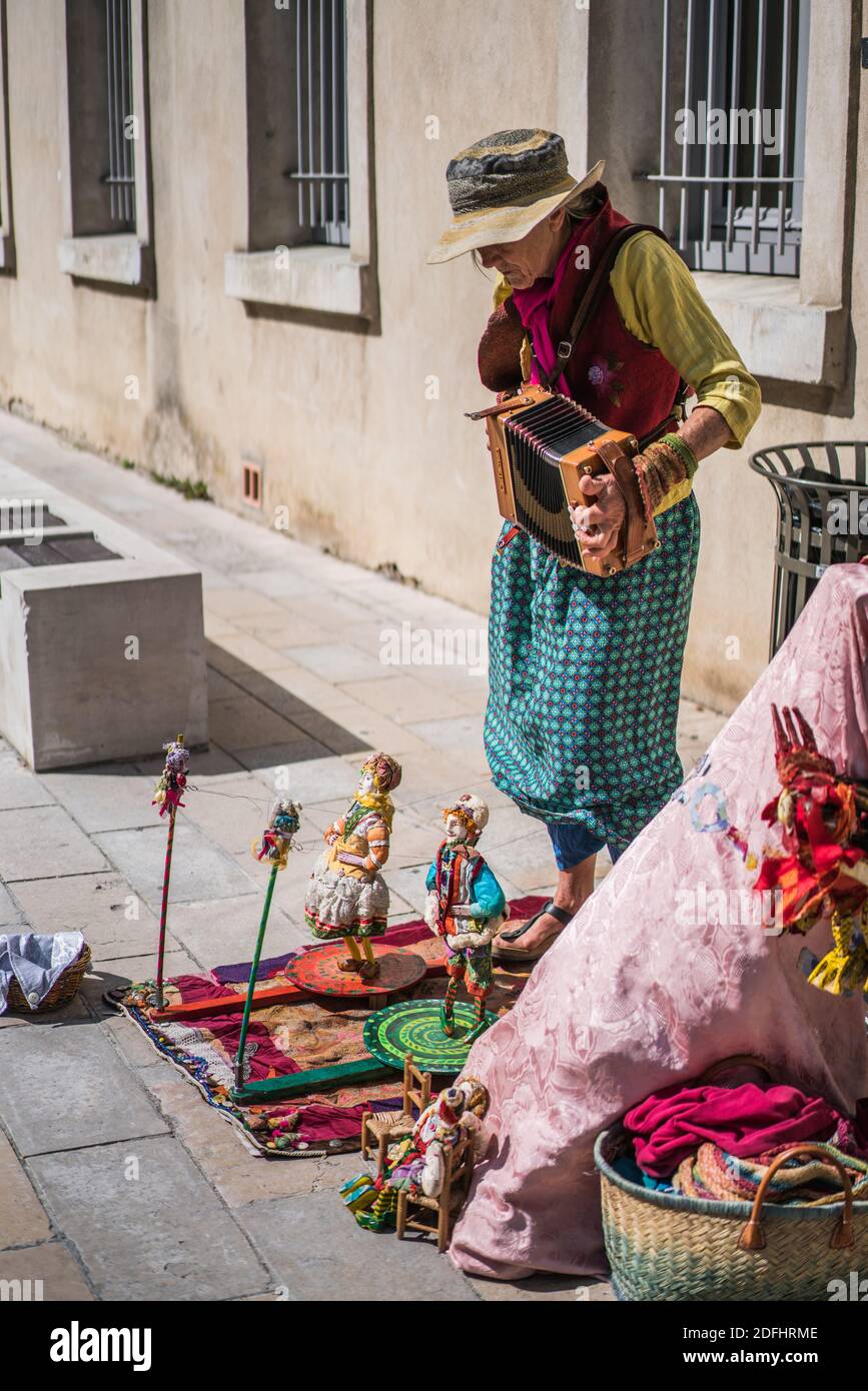 Mercato di strada nel villaggio Grignan, Francia, Europa Foto Stock