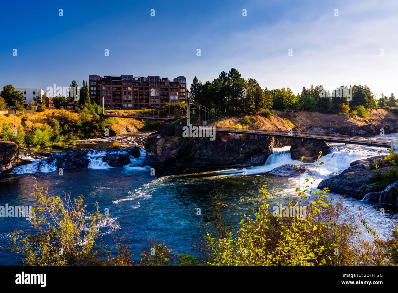 Splendida vista mattutina sul fiume Spokane e sulle Upper Falls Foto Stock
