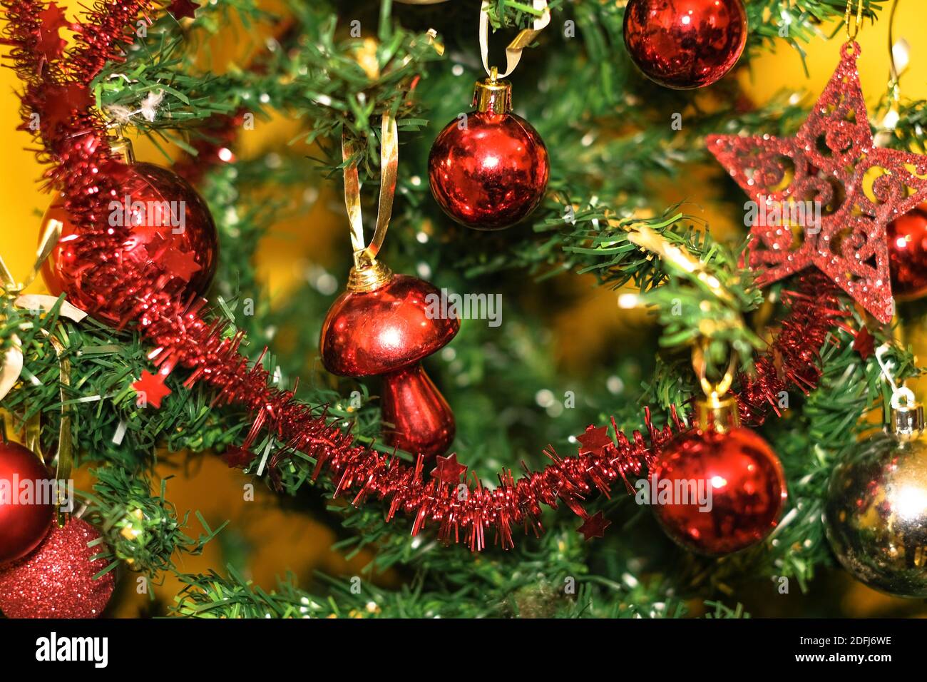 Natale albero decorazioni ornamenti, Natale vacanze concetto sfondo carta da parati Foto Stock