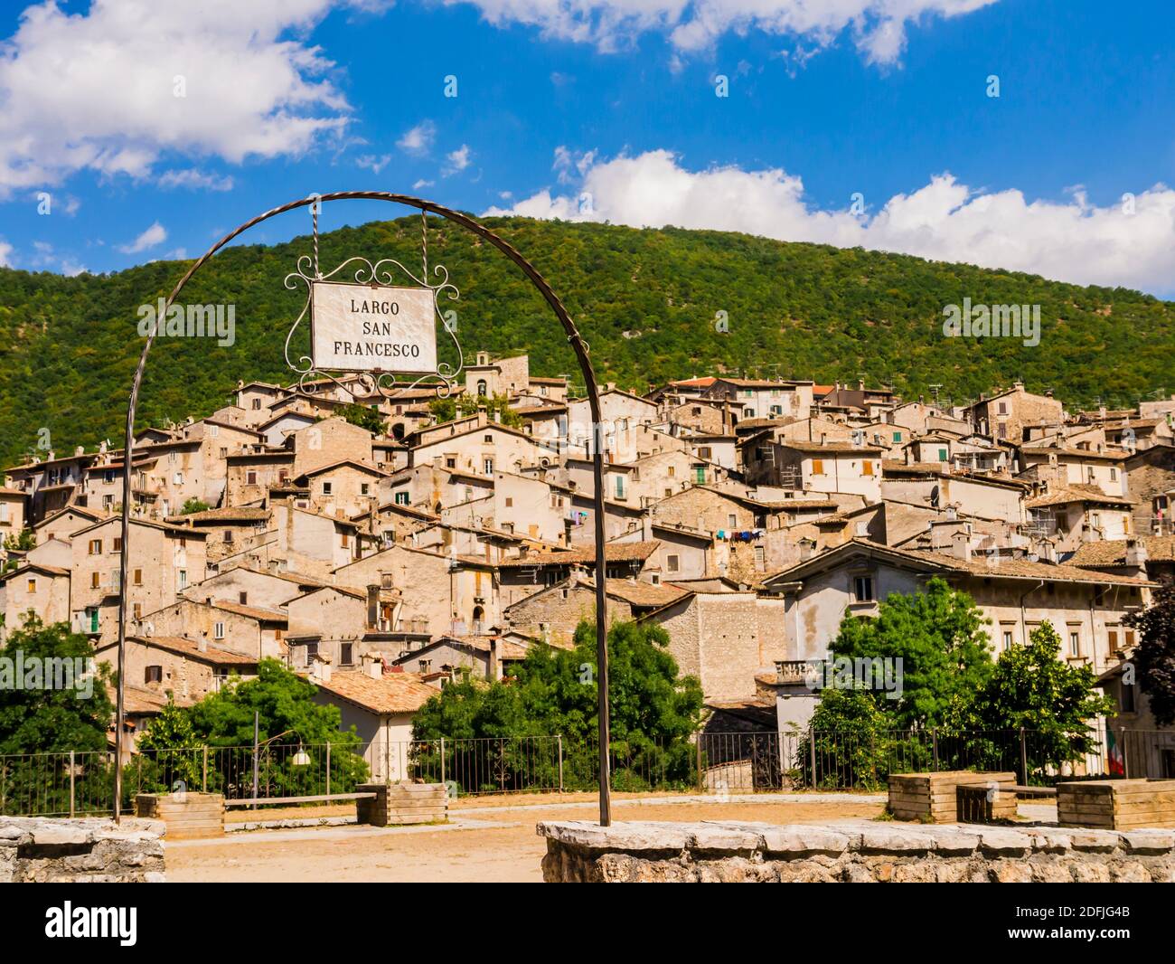 Splendida vista sul borgo medievale di Scanno, Parco Nazionale d'Abruzzo, Italia centrale Foto Stock