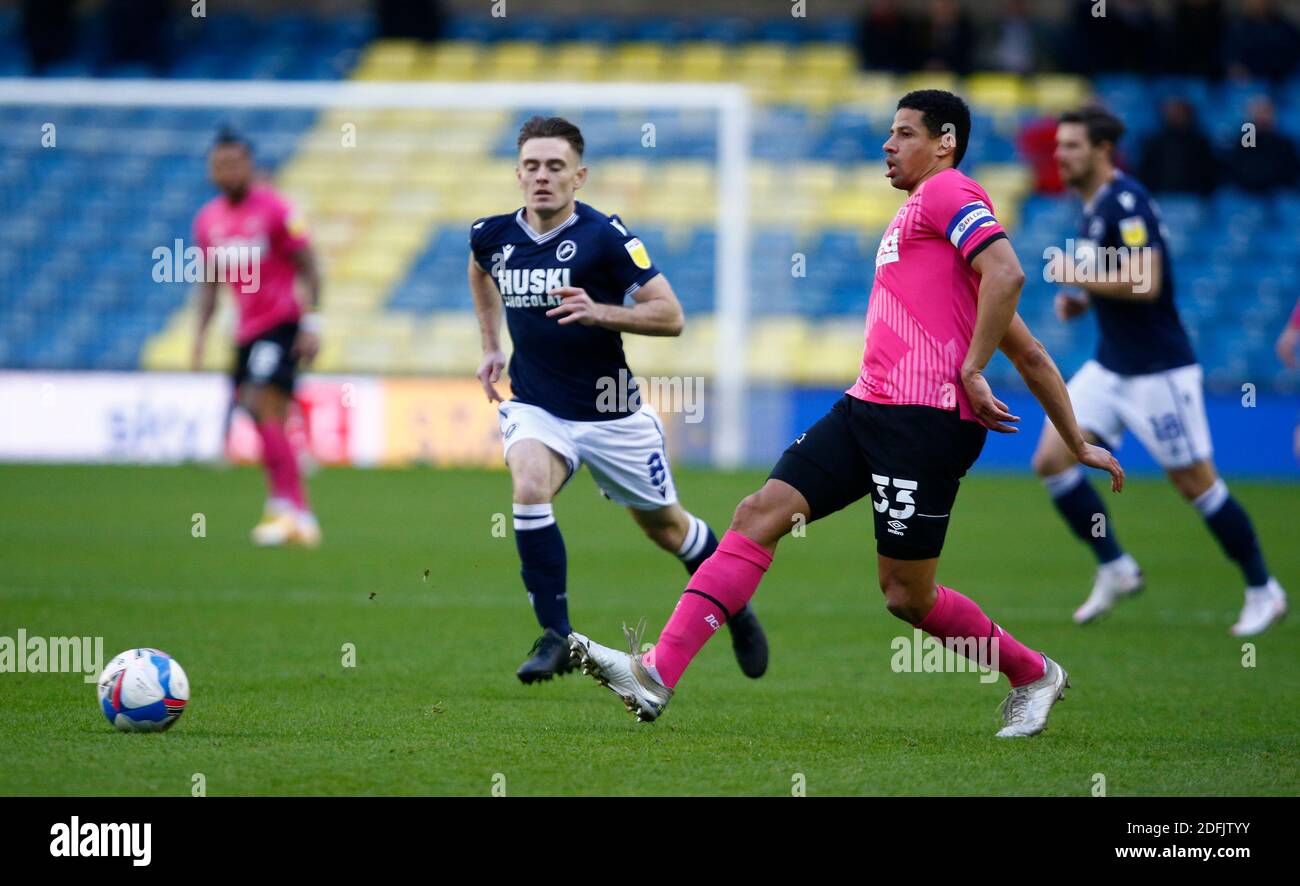 LONDRA, Regno Unito, DICEMBRE 05:Curtis Davies della contea di Derby durante il campionato Sky Bet tra Millwall e della contea di Derby al Den Stadium, Londra, il 05 dicembre 2020 Credit: Action Foto Sport/Alamy Live News Foto Stock