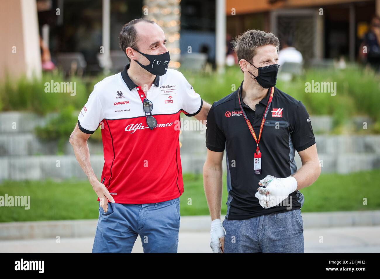 Sakhir, Bahrein. 05 dicembre 2020. KUBICA Robert (pol), riserva driver di Alfa Romeo Racing ORLEN, GROSJEAN Romain (fra), Haas F1 Team VF-20 Ferrari, ritratto durante il Gran Premio Rolex Sakhir 2020 di Formula 1, dal 4 al 6 dicembre 2020 sul circuito Internazionale del Bahrain, a Sakhir, Bahrain - Photo Antonin Vincent / DPPI / LM Credit: Gruppo Editoriale LiveMedia/Alamy Live News Foto Stock