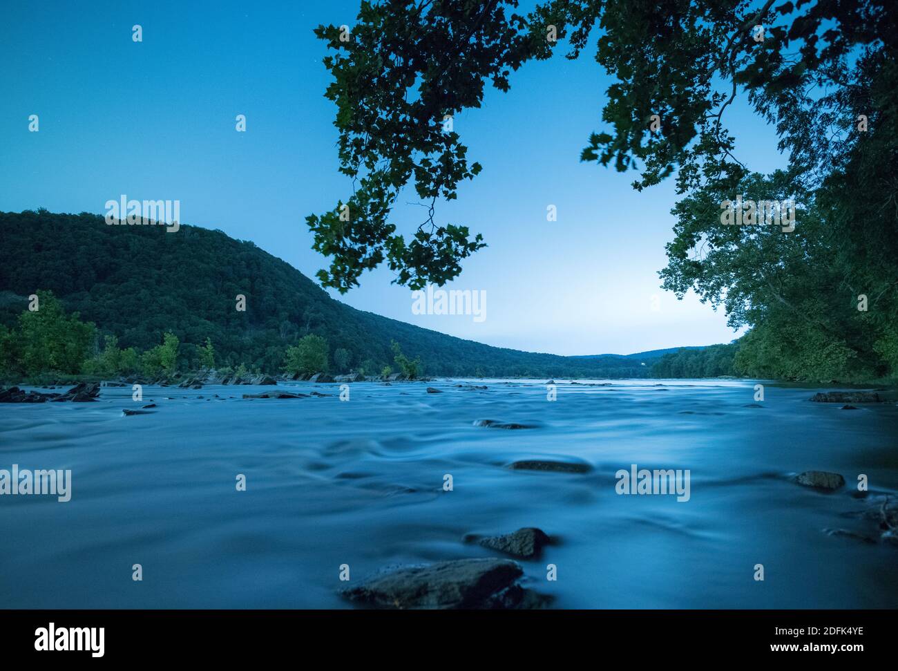 Il fiume Potomac scorre tra il confine tra la Virginia e il Maryland. Foto Stock