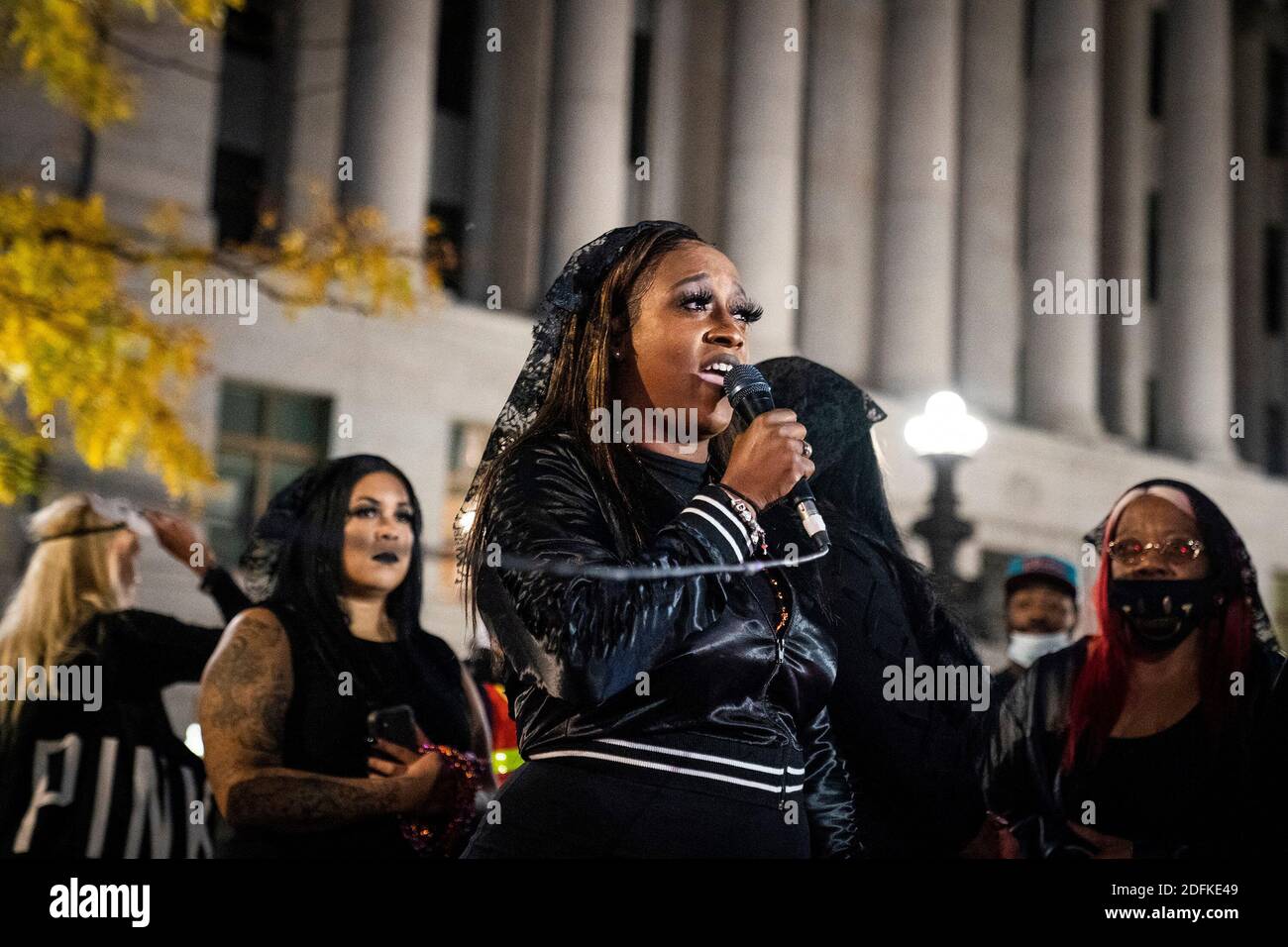 NO FILM, NO VIDEO, NO TV, NO DOCUMENTARIO - Diamond Reynolds, ex fiance di Philando Castiglia, parla durante 'la marcia segreta' al Campidoglio di St. Paul, Minnesota, giovedì 8 ottobre 2020, un giorno dopo il rilascio dell'ex ufficiale di polizia di Minneapolis Derek Chauvin, Accusato dell'assassinio di George Floyd. Foto di Leila Navidi/Minneapolis Star Tribune/TNS/ABACAPRESS.COM Foto Stock