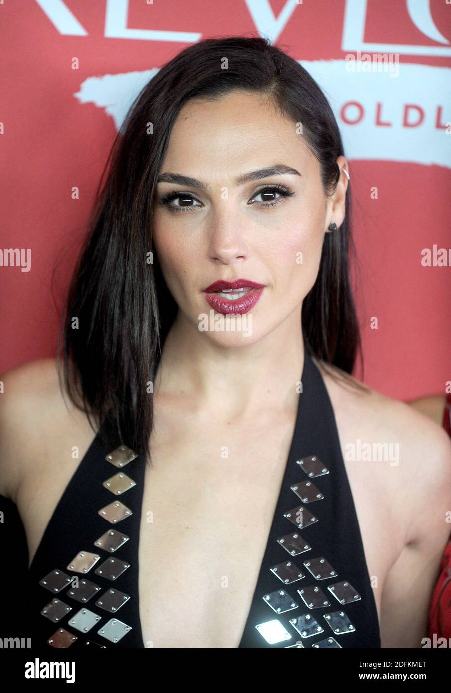 File foto datata 24 gennaio 2018 di Gal Gadot in arrivo per il lancio della campagna Revlon Live coraggiosamente tenuto a Skylight Modern a New York City, NY, USA. La star israeliana di Hollywood Gal Gadot è ambientato a giocare il ruolo di Cleopatra in un prossimo remake della famosa biopic. L'annuncio di Gadot che gioca Cleopatra, tuttavia, ha causato indignazione e contraccolpo tra i social media. Sono emerse dispute sul patrimonio e sulle origini di Cleopatra e si stanno tracciando parallelismi con il patrimonio e l’etnia di Gadot. Foto di Dennis van Tine/ABACAPRESS.COM Foto Stock