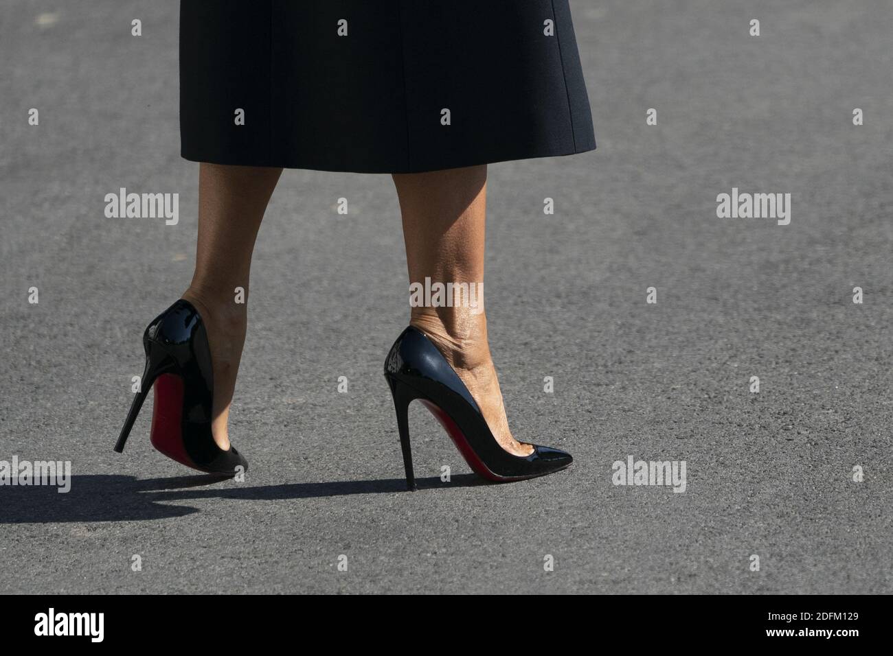 Il presidente Donald J. Trump e la prima signora Melania Trump escono dalla Casa Bianca, diretti a Nashville, Tennessee, dove parteciperà a un dibattito con il candidato presidenziale democratico Joe Biden.Washington, DC, USA, 22 ottobre 2020. Foto di Chris Kleponis/piscina/ABACAPRESS.COM Foto Stock