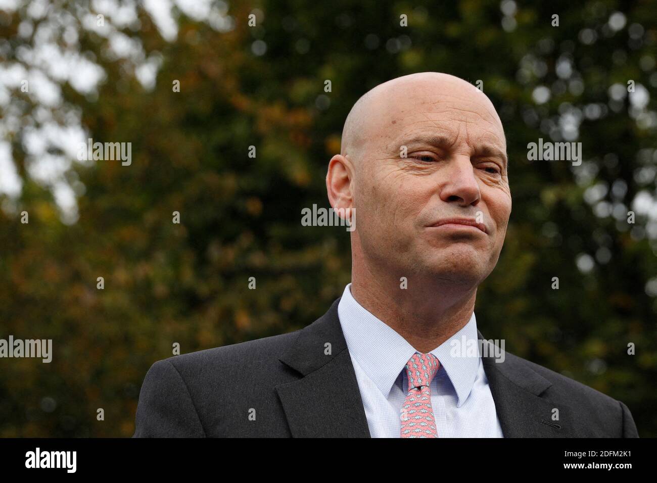 File foto datata 25 ottobre 2019 di Marc Short, Vice Presidente del personale degli Stati Uniti, parla con i giornalisti sul vialetto fuori dall'ala ovest della Casa Bianca a Washington, DC, USA. Almeno cinque persone nell'orbita del Vice Presidente Mike Pence si sono verificate positive per il coronavirus negli ultimi giorni, incluso il capo dello staff Marc Short. Il vice presidente Mike Pence e la seconda signora Karen Pence hanno provato entrambi negativi per il coronavirus la domenica, un funzionario della Casa Bianca ha detto. Foto di Yuri Grippas/ABACAPRESS.COM Foto Stock