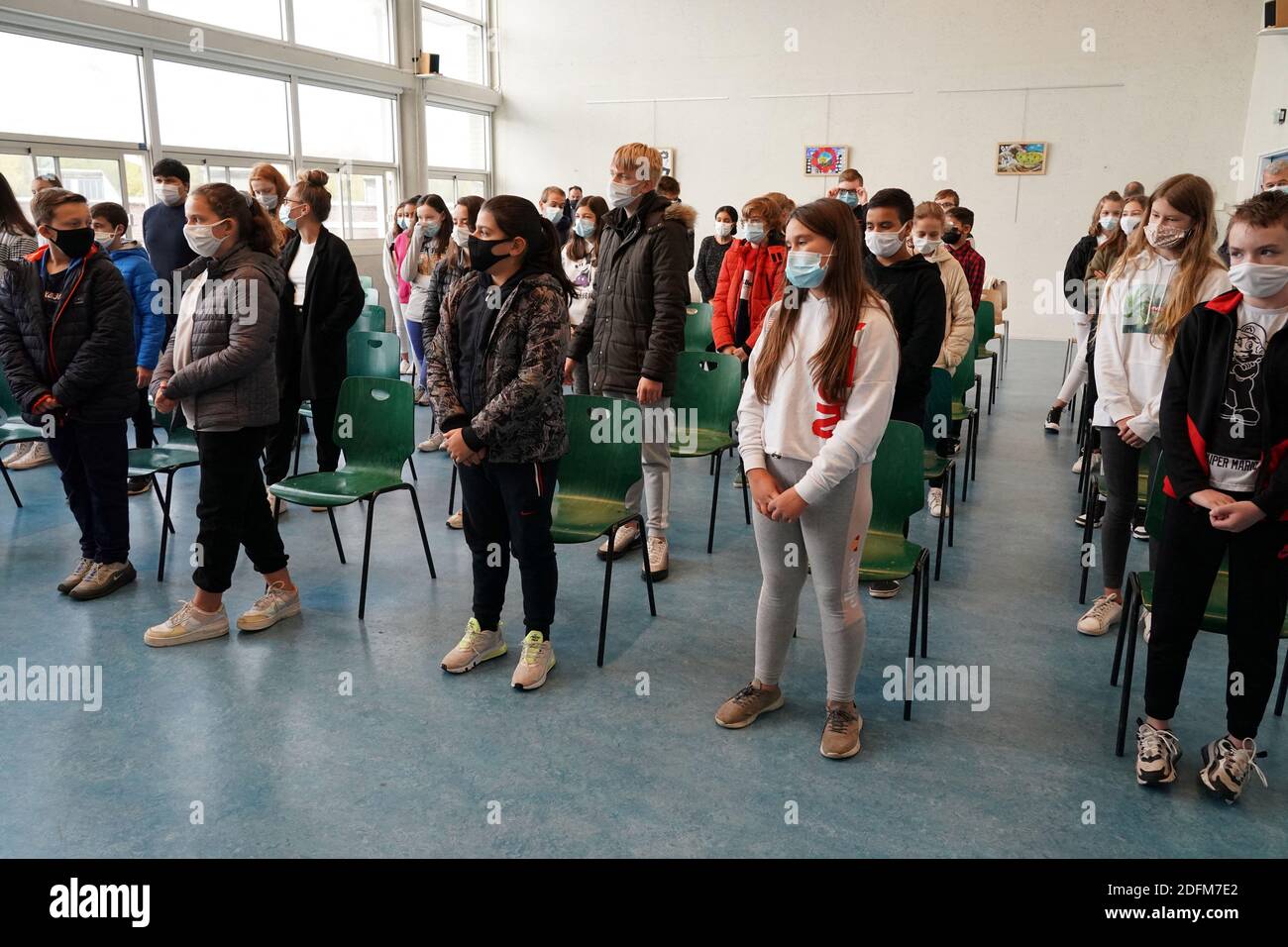 Durante il minuto di silenzio nel tributo nazionale a Samuel Paty con la partecipazione di Laurent Pietraszewski, al collegio Jean Rostand di Armentieres, Francia settentrionale, il 02 novembre 2020. Foto di Sylvain Lefevre/ABACAPRESS.COM Foto Stock