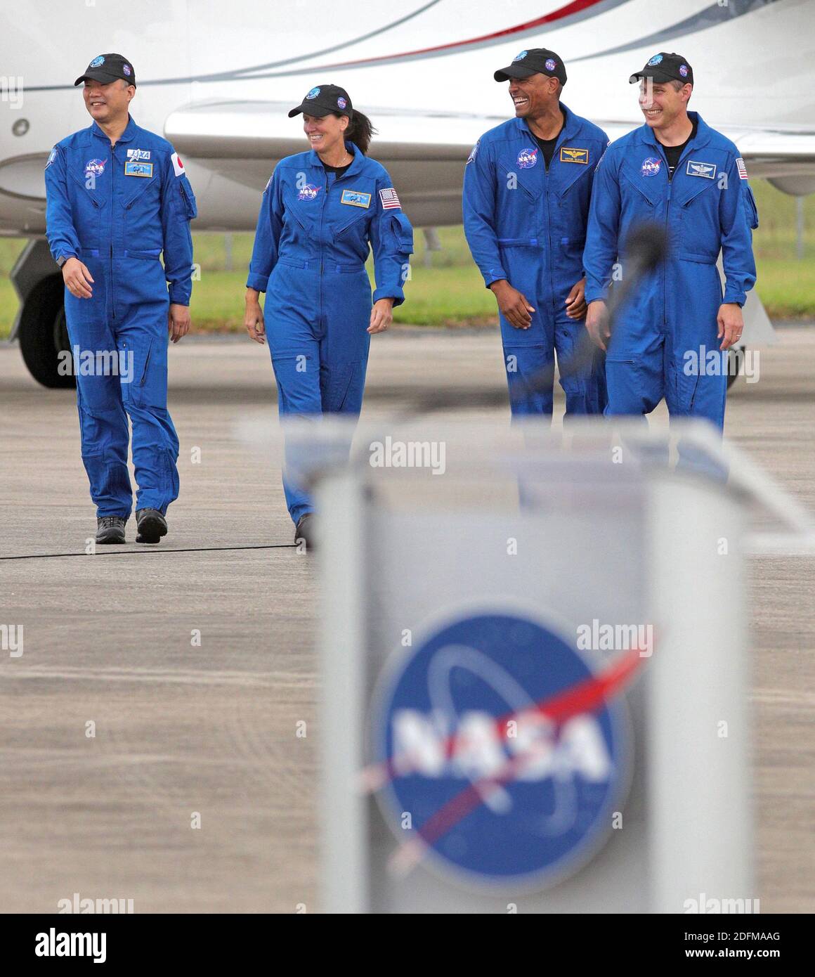 L'equipaggio della missione SpaceX Crew-1 arriva domenica 8 novembre 2020 al Kennedy Space Center, Florida, per prepararsi al lancio previsto per il 14 novembre. Da sinistra, lo specialista della missione Soichi Noguchi, lo specialista della missione Shannon Walker, il pilota Victor Glover e il comandante delle navicelle Michael Hopkins. Foto di Joe Burbank/Orlando Sentinel/TNS/ABACAPRESS.COM Foto Stock