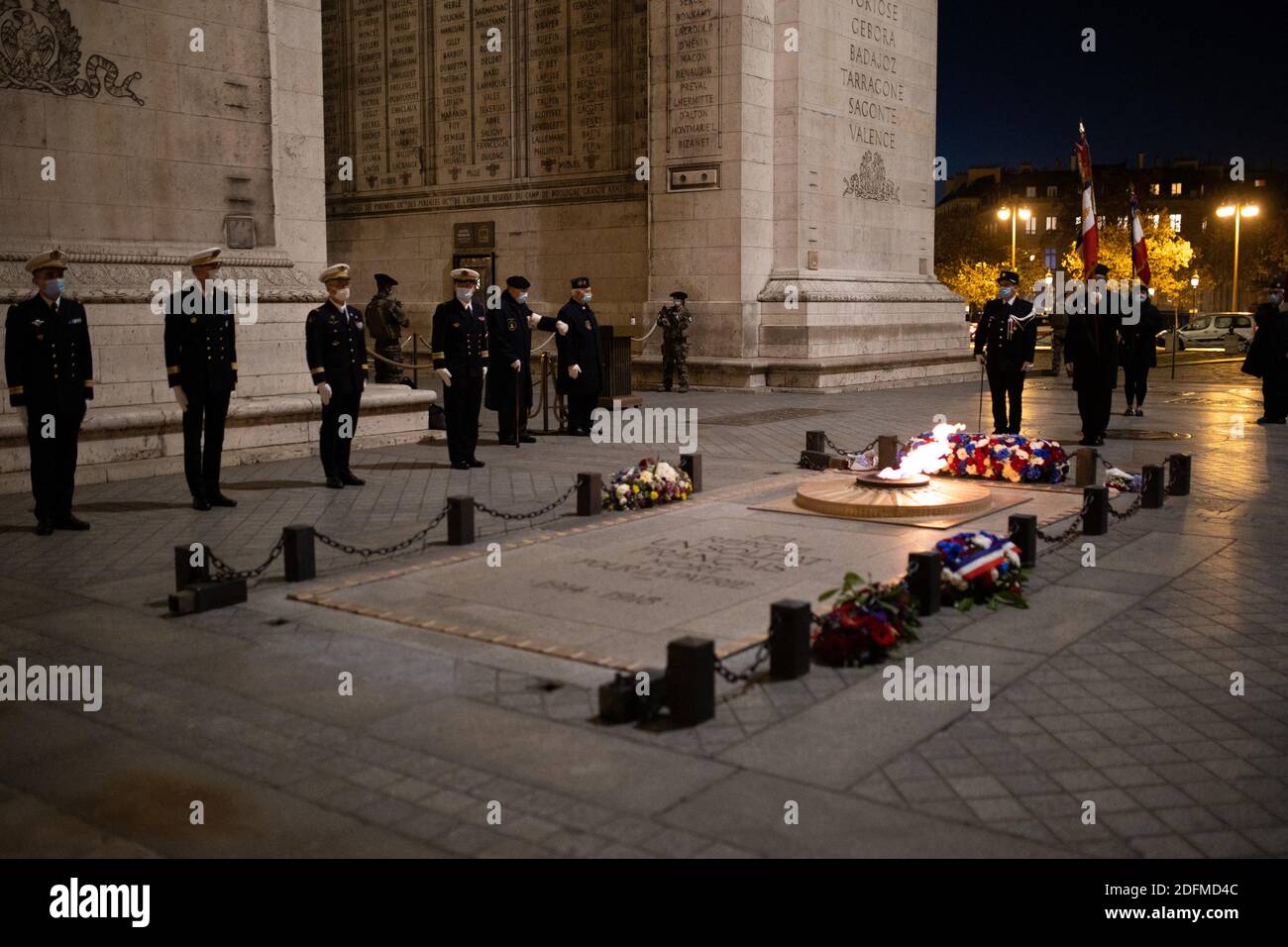 Rinascita della fiamma sotto l'Arco di Trionfo Delegato del Ministro francese per la cittadinanza, annesso al Ministro degli interni e delegato del Ministro francese per la memoria e i Veterani, Attaccata al Ministro delle forze Armate in occasione della fine dei giorni nazionali del reservist del Guerriero Ignoto a Parigi il 12 2020 novembre. Foto di Raphael Lafargue/ABACAPRESS.COM Foto Stock