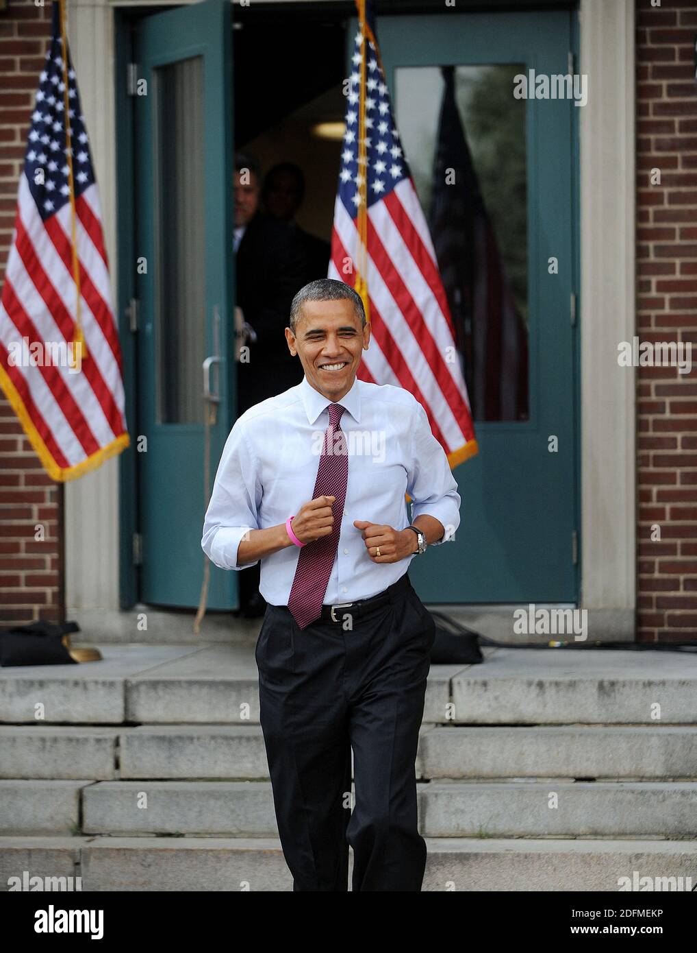 File photo - appena rilasciato : il presidente degli Stati Uniti Barack Obama partecipa a una campagna rally alla Elm Street Middle School di Nashua, New Hampshire, USA il 27 ottobre 2012. Il prossimo memoriale dell'ex presidente Barack Obama "A Promised Land" sarà rilasciato il 17 novembre in formato hardcover, digitale e audiolibro. Foto di Olivier Douliery/ABACAPRESS.COM Foto Stock