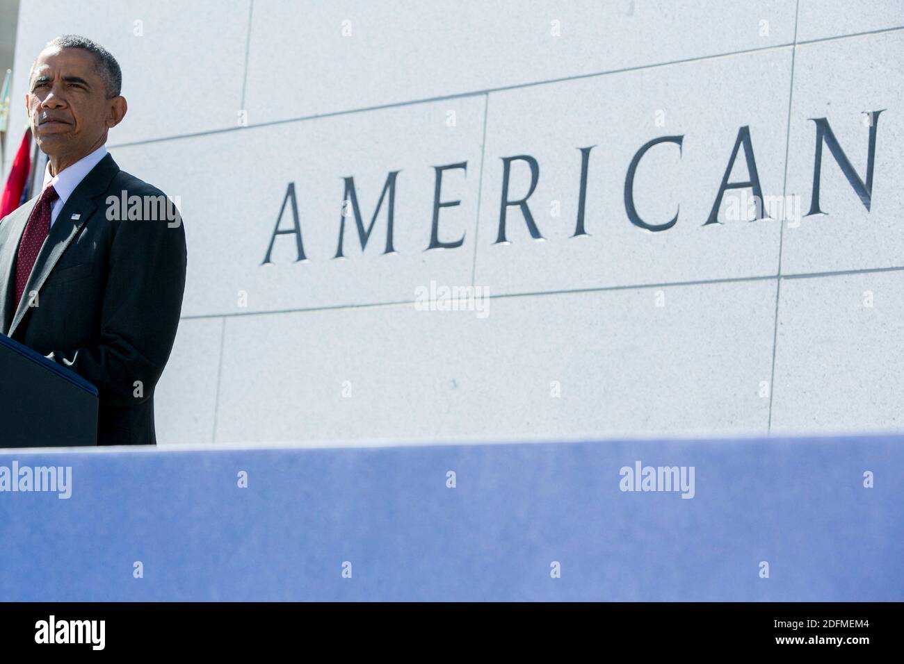 File photo - il presidente Barack Obama ha espresso le sue osservazioni durante una cerimonia di dedizione per l'American Veterans Disabled for Life Memorial a Washington, DC, USA, il 5 ottobre 2014. Il prossimo memoriale dell'ex presidente Barack Obama "A Promised Land" sarà rilasciato il 17 novembre in formato hardcover, digitale e audiolibro. Foto di Kristoffer Tripplaar/piscina/ABACAPRESS.COM Foto Stock