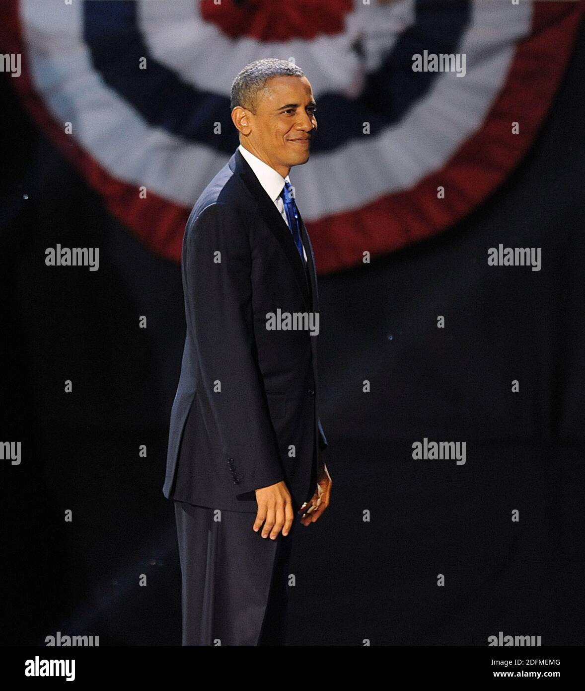 File photo - il presidente degli Stati Uniti Barack Obama ondeggia mentre cammina sul palco dopo essere stato rieletto presidente degli Stati Uniti durante la festa di guardia notturna delle elezioni al McCormick Place 6 novembre 2012 a Chicago, Illinois, USA. Il prossimo memoriale dell'ex presidente Barack Obama "A Promised Land" sarà rilasciato il 17 novembre in formato hardcover, digitale e audiolibro. Foto di Olivier Douliery/ABACAPRESS.COM Foto Stock
