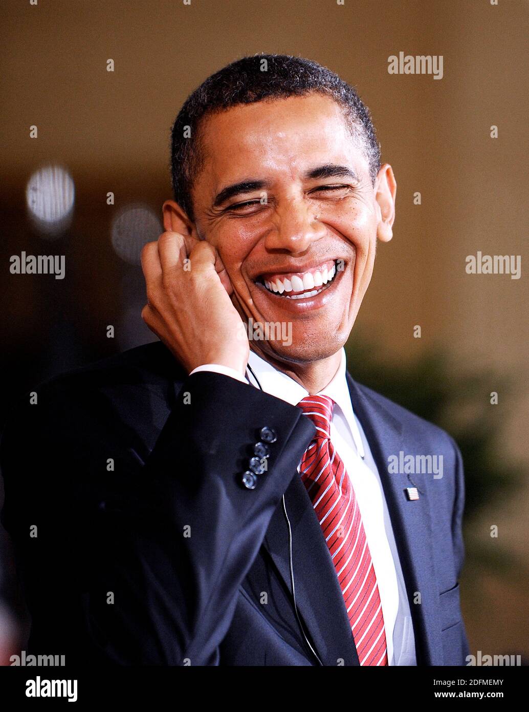 File photo - il presidente degli Stati Uniti Barack Obama ride durante una conferenza stampa congiunta con Angela Merkel nella Sala Est della Casa Bianca a Washington, DC, 26 giugno 2009. Il prossimo memoriale dell'ex presidente Barack Obama "A Promised Land" sarà rilasciato il 17 novembre in formato hardcover, digitale e audiolibro. Foto di Olivier Douliery/ABACAPRESS.COM(Pictured:Barack Obama) Foto Stock