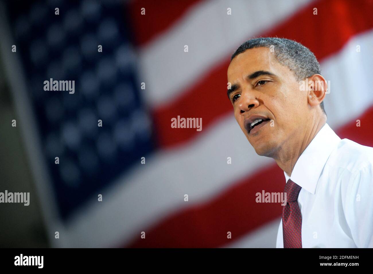 File photo - il presidente Obama fa una dichiarazione sui numeri di lavori mensili dopo il tour di K. Neal International, un concessionario di veicoli commerciali e fornitore di ricambi per camion 4 giugno 2010 a Hyattsville, MD.(nella foto: Barack Obama) il prossimo memoriale dell'ex presidente Barack Obama "A Promised Land" sarà rilasciato il 17 novembre in formato hardcover, digitale e audiolibro. Foto di Olivier Douliery /ABACAPRESS.COM Foto Stock