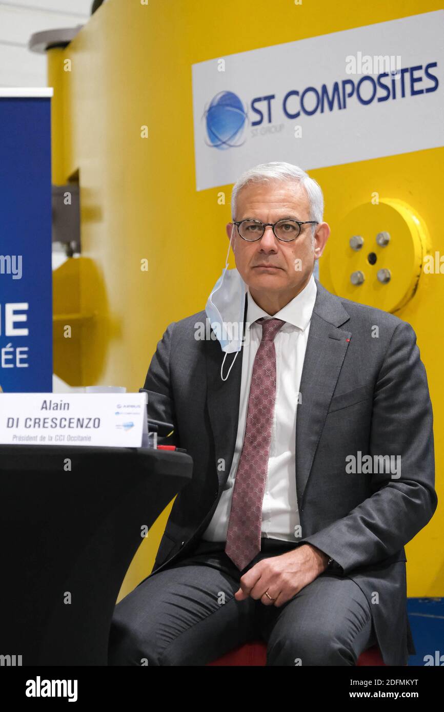 Alain DI CRESCENZO, Presidente della CCI Occitanie e Vice presidente della CCI France. Nella periferia di Tolosa (Francia), i rappresentanti della Regione Occitanie, dell'Occitanie CCI (Camera di Commercio e industria), del GIFAS (Gruppo delle industrie aeronautiche e spaziali francesi) e del Polo della Valle dell'Aerospazio hanno tenuto un comunicato stampa il 24 novembre 2020, presso la ST Composites. Di fronte alla dura crisi che sta attraversando il settore aeronautico globale, la Regione ha deciso di mettere in atto ulteriori misure di sostegno e di sostenere la transizione verso gli aerei "verdi". Foto di pari Foto Stock