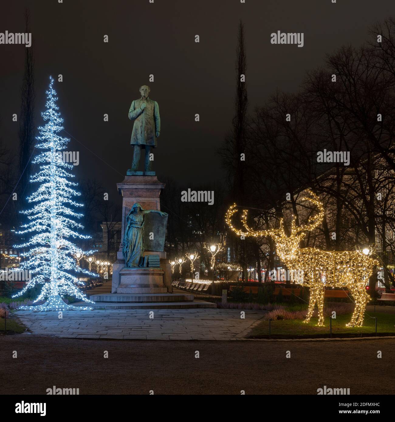 Helsinki/Finlandia - 5 DICEMBRE 2020: Le strade del centro di Helsinki sono vuote a causa delle restrizioni del coronavirus. Foto Stock