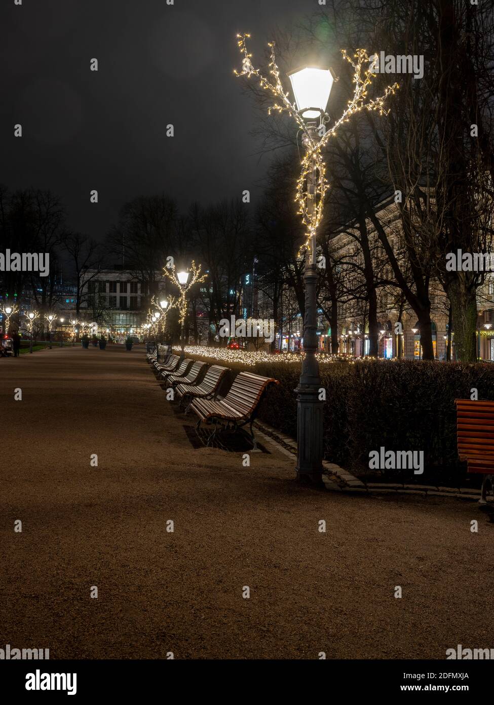 Helsinki/Finlandia - 5 DICEMBRE 2020: Le strade del centro di Helsinki sono vuote a causa delle restrizioni del coronavirus. Foto Stock