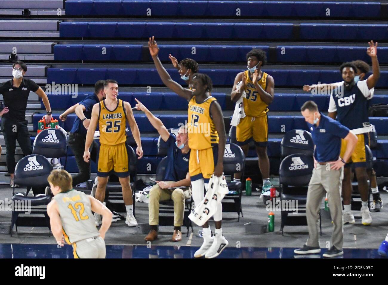 Riverside, California, Stati Uniti. 4 Dicembre 2020. La California Baptist University reagisce a un cestino a 3 punti durante il gioco. La CBU Lancers ha ospitato i se Louisiana Lions al CBU Event Center di Riverside. Credit: Ardie Crenshaw/ZUMA Wire/Alamy Live News Foto Stock