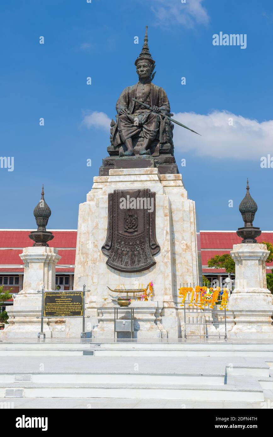 PHETCHABURI, THAILANDIA - 13 DICEMBRE 2018: Monumento al Re Mongkut (Rama IV) primo piano in una giornata di sole Foto Stock