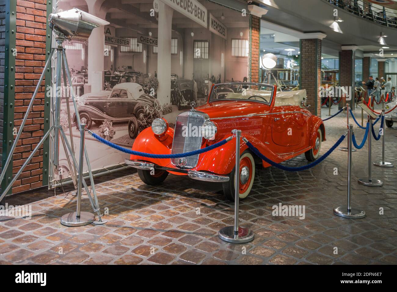 REGIONE DI MOSCA, RUSSIA - AGOSTO, 2020: Mercedes-Benz 170V Cabriolet A nell'esposizione del Museo del trasporto retro. Museo Vadim Zadorozhny Foto Stock