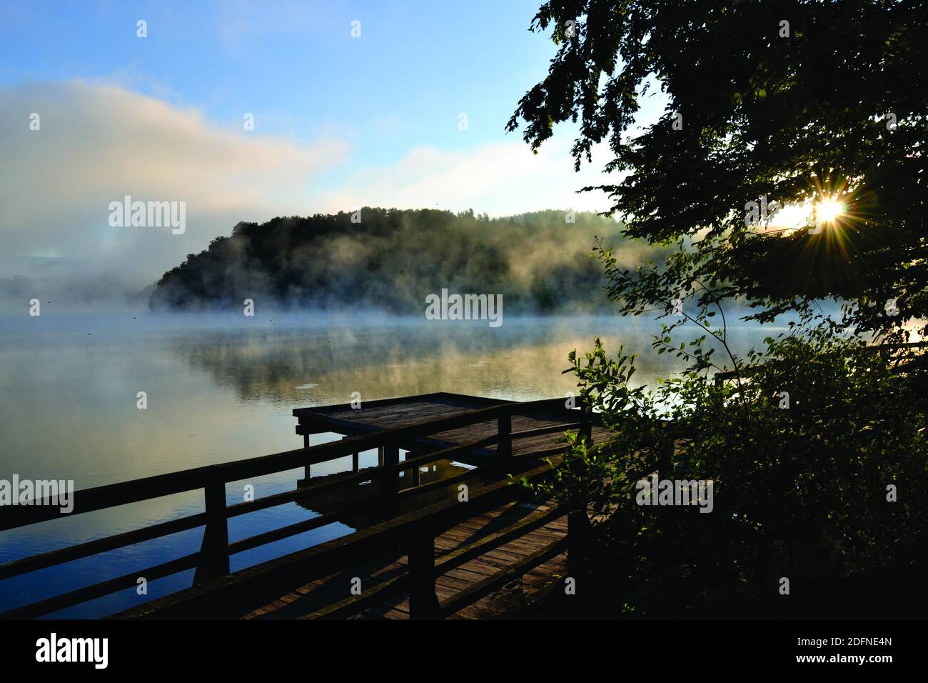 Alba sul lago Foto Stock