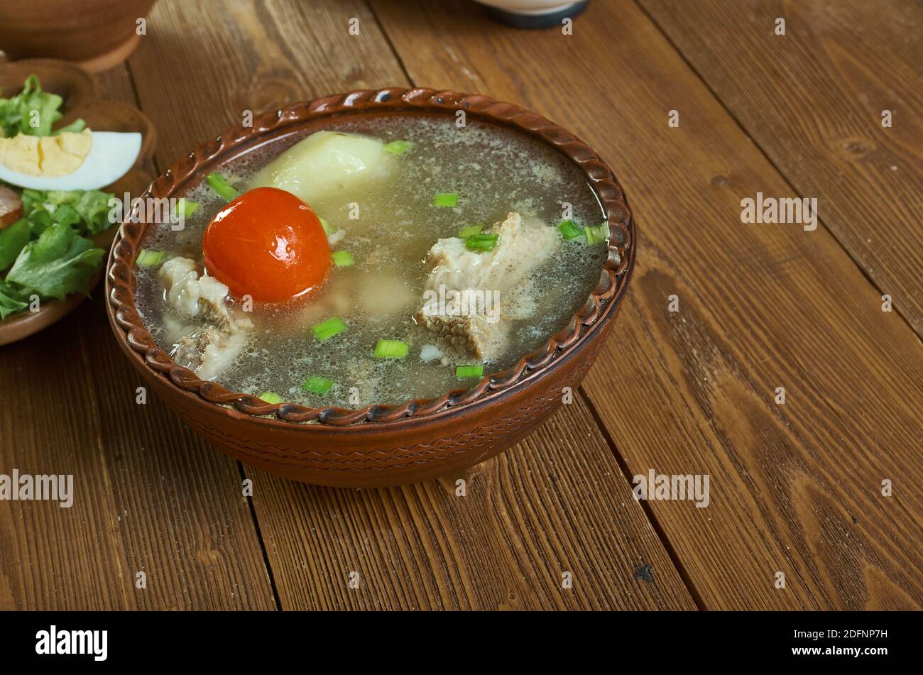 Taleshko vareno, i piatti più popolari del Bulgarin, zuppa tradizionale di manzo e verdure. Foto Stock
