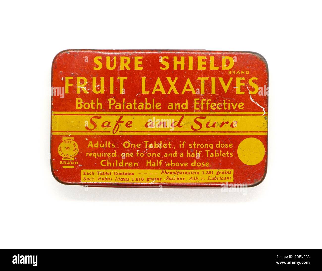 Foto di una vecchia scatola di lattina per compresse lassative di frutta fatta da Sure Shield su uno sfondo bianco Foto Stock