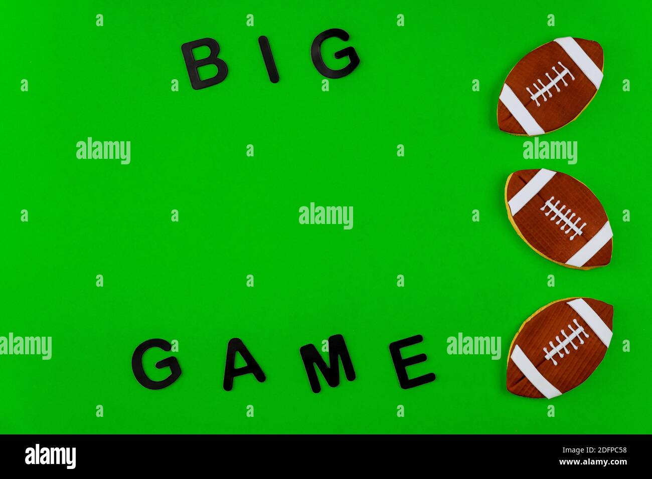 Texte sur Big Game su sfondo verde per la stagione calcistica americana. Sport professionale. Foto Stock