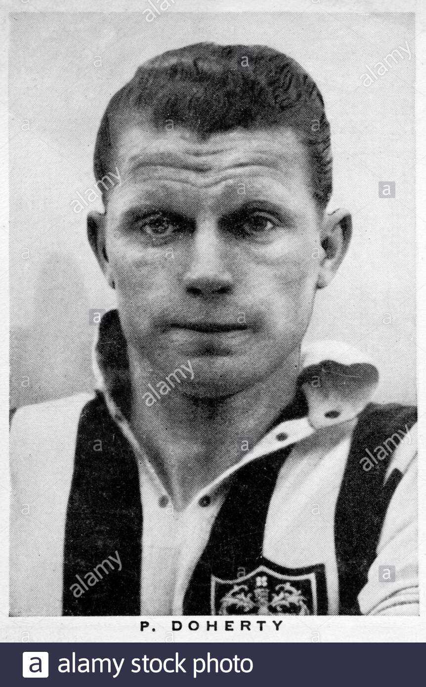 Peter Dermot Doherty, 1913 – 1990, è stato un calciatore e direttore internazionale dell'Irlanda del Nord, visto qui in una camicia di Blackpool per cui ha giocato dal 1933 al 1936 Foto Stock